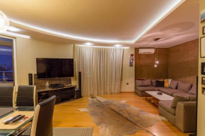 Spacious Lovely 3-Bed Apartment with big balcony
